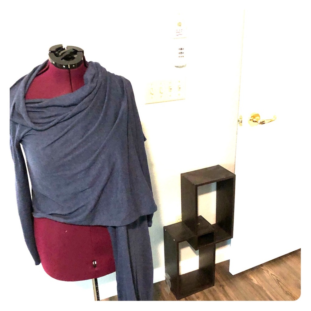 DKNY M/L wrap sweater